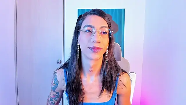 sofiaa grey  online show from April 23, 2026, 4:31 pm