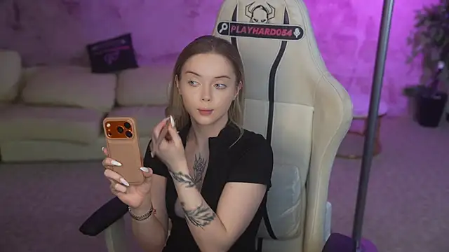 Snapshot of Cassy-Celestial_ chatting on May 21, 2026, 7:59 am Cassy-Celestial online show from May 21, 2026, 7:59 am
