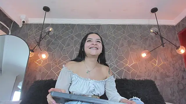 Snapshot of leigh-angels chatting on June 3, 2026, 10:15 pm leigh-angels online show from June 3, 2026, 10:15 pm