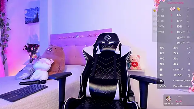 Snapshot of little_jade chatting on February 4, 2025, 12:29 am little jade online show from February 4, 2025, 12:29 am