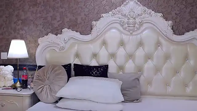 Snapshot of OliveWilson chatting on March 19, 2025, 10:22 am OliveWilson online show from March 19, 2025, 10:22 am