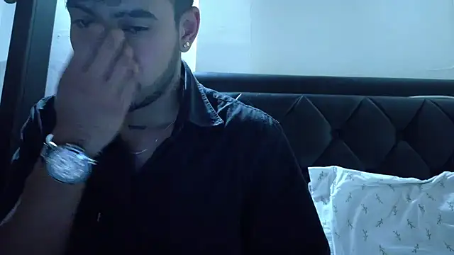 Snapshot of tom_thick chatting on October 12, 2025, 6:12 am tom thick online show from October 12, 2025, 6:12 am