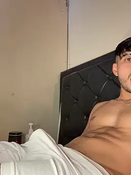 Snapshot of tom_thick chatting on November 19, 2025, 3:01 pm tom thick online show from November 19, 2025, 3:01 pm