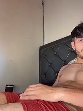 Snapshot of tom_thick chatting on February 7, 2026, 6:55 pm tom thick online show from February 7, 2026, 6:55 pm