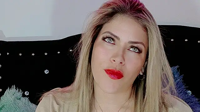 Natalia Montoya online show from December 18, 2025, 8:37 pm