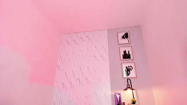 megan-wells online show from December 24, 2024, 6:06 pm