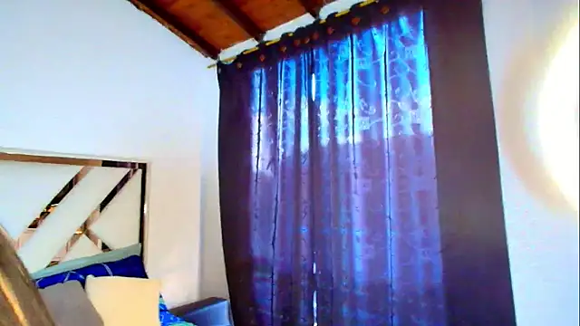 Snapshot of AlixLong chatting on November 8, 2025, 9:13 pm AlixLong online show from November 8, 2025, 9:13 pm