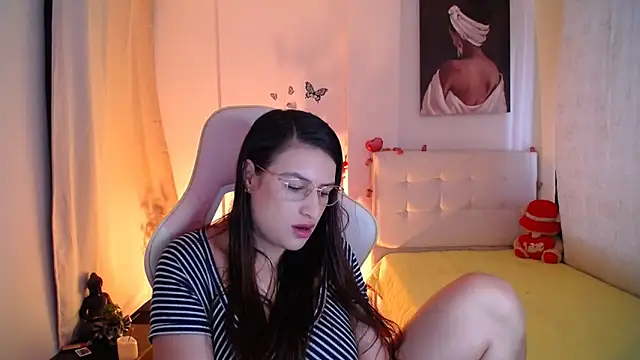 esmeraldaa230 online show from March 1, 2025, 4:00 pm