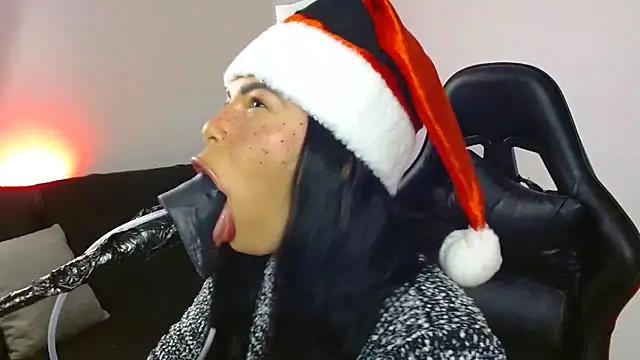 Snapshot of Anabel693 chatting on December 9, 2024, 7:39 am Anabel693 online show from December 9, 2024, 7:39 am