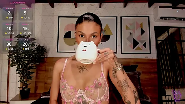 LunaRuso online show from September 17, 2025, 7:59 pm