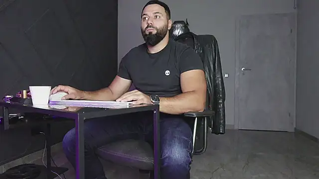 mattmasterss online show from October 4, 2025, 5:33 pm