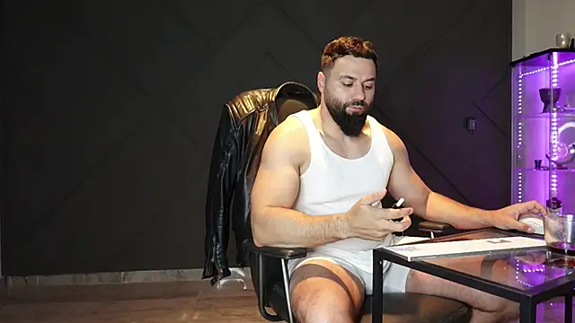 mattmasterss online show from April 28, 2026, 9:42 pm