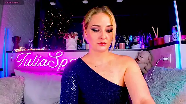 Snapshot of _JuliaSpace_ chatting on December 10, 2024, 7:54 pm JuliaSpace online show from December 10, 2024, 7:54 pm