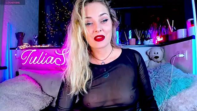 Snapshot of _JuliaSpace_ chatting on January 17, 2025, 6:54 pm JuliaSpace online show from January 17, 2025, 6:54 pm