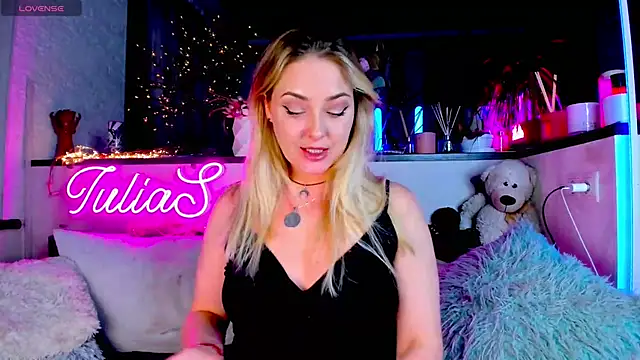 Snapshot of _JuliaSpace_ chatting on January 30, 2025, 7:48 pm JuliaSpace online show from January 30, 2025, 7:48 pm