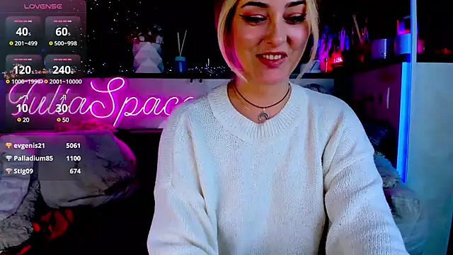 Snapshot of _JuliaSpace_ chatting on February 14, 2025, 10:25 pm JuliaSpace online show from February 14, 2025, 10:25 pm