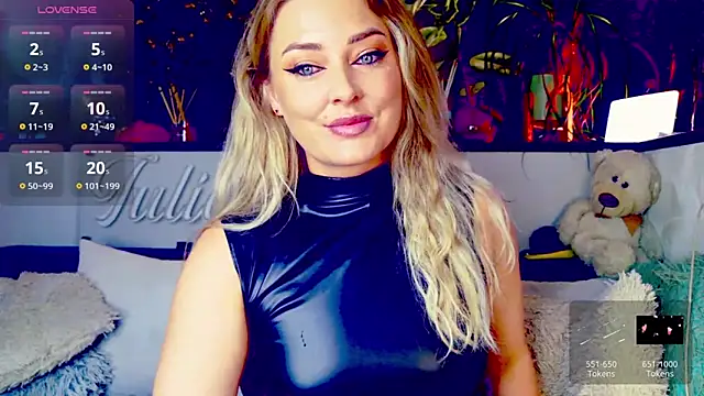 Snapshot of _JuliaSpace_ chatting on September 15, 2025, 4:29 pm JuliaSpace online show from September 15, 2025, 4:29 pm