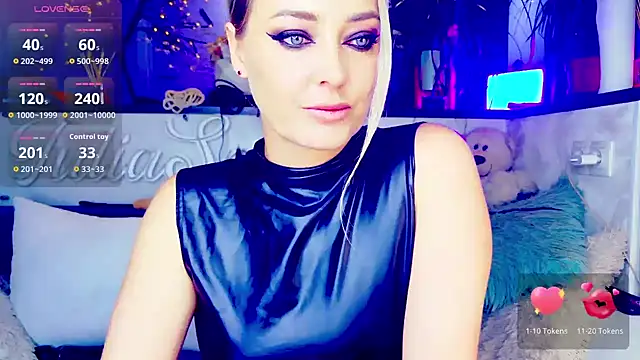 Snapshot of _JuliaSpace_ chatting on September 27, 2025, 4:56 pm JuliaSpace online show from September 27, 2025, 4:56 pm