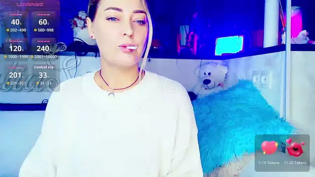 Snapshot of _JuliaSpace_ chatting on September 30, 2025, 7:02 am JuliaSpace online show from September 30, 2025, 7:02 am