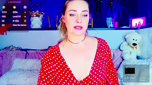 Snapshot of _JuliaSpace_ chatting on May 29, 2026, 5:55 pm JuliaSpace online show from May 29, 2026, 5:55 pm
