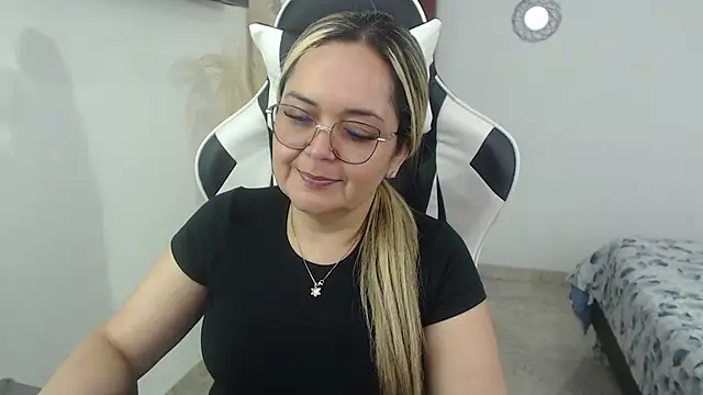 Snapshot of samy_vsn chatting on May 8, 2026, 6:13 pm samy vsn online show from May 8, 2026, 6:13 pm