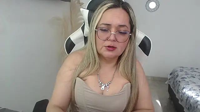 Snapshot of samy_vsn chatting on May 10, 2026, 8:03 pm samy vsn online show from May 10, 2026, 8:03 pm