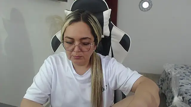 Snapshot of samy_vsn chatting on May 12, 2026, 7:22 pm samy vsn online show from May 12, 2026, 7:22 pm