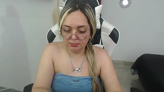 Snapshot of samy_vsn chatting on May 17, 2026, 7:32 pm samy vsn online show from May 17, 2026, 7:32 pm