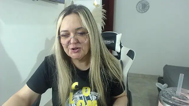 Snapshot of samy_vsn chatting on May 19, 2026, 1:56 am samy vsn online show from May 19, 2026, 1:56 am