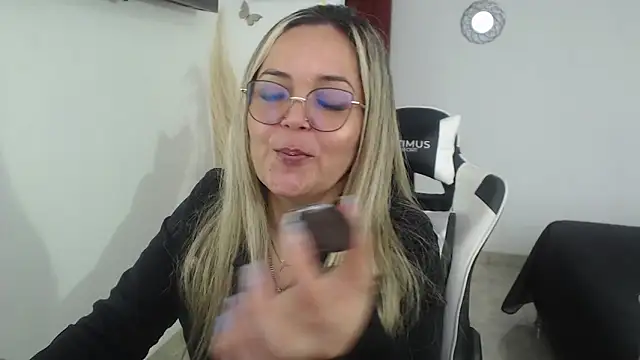 Snapshot of samy_vsn chatting on May 20, 2026, 6:58 pm samy vsn online show from May 20, 2026, 6:58 pm