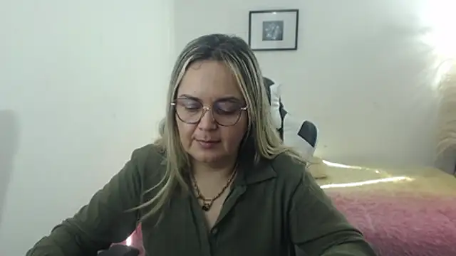 Snapshot of samy_vsn chatting on May 25, 2026, 9:43 pm samy vsn online show from May 25, 2026, 9:43 pm