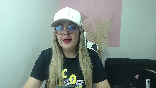 Snapshot of samy_vsn chatting on June 1, 2026, 8:21 pm samy vsn online show from June 1, 2026, 8:21 pm