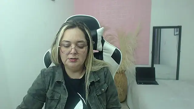Snapshot of samy_vsn chatting on June 3, 2026, 6:57 pm samy vsn online show from June 3, 2026, 6:57 pm