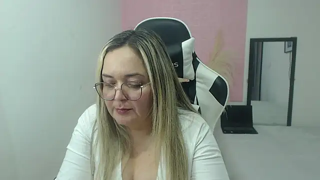 Snapshot of samy_vsn chatting on June 4, 2026, 7:42 pm samy vsn online show from June 4, 2026, 7:42 pm