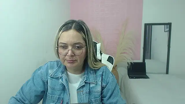 Snapshot of samy_vsn chatting on June 5, 2026, 6:46 pm samy vsn online show from June 5, 2026, 6:46 pm