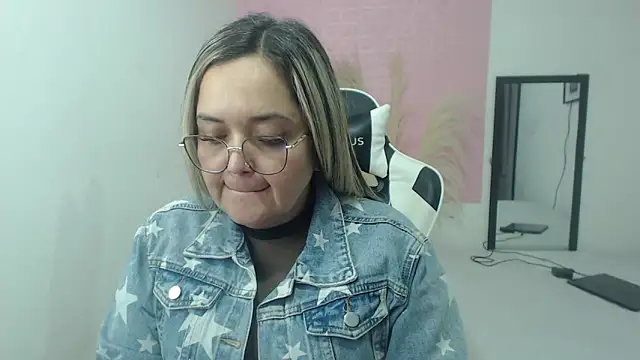 Snapshot of samy_vsn chatting on June 15, 2026, 8:33 pm samy vsn online show from June 15, 2026, 8:33 pm
