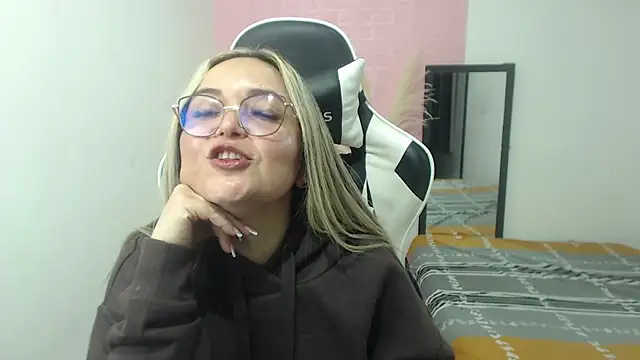 Snapshot of samy_vsn chatting on July 2, 2026, 3:23 am samy vsn online show from July 2, 2026, 3:23 am