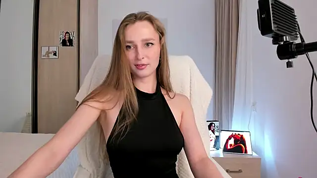 CharlotteWells online show from November 10, 2025, 2:05 pm