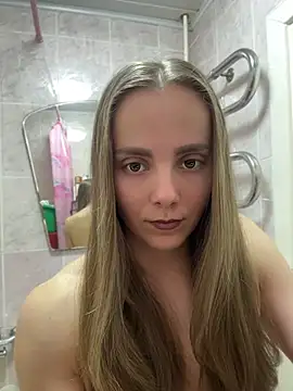 Snapshot of AlisaKissss chatting on May 3, 2026, 5:02 am AlisaKissss online show from May 3, 2026, 5:02 am