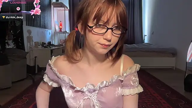 Snapshot of electric_babe chatting on May 4, 2026, 11:17 am electric babe online show from May 4, 2026, 11:17 am