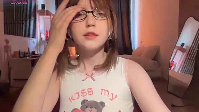 Snapshot of electric_babe chatting on May 7, 2026, 10:42 am electric babe online show from May 7, 2026, 10:42 am