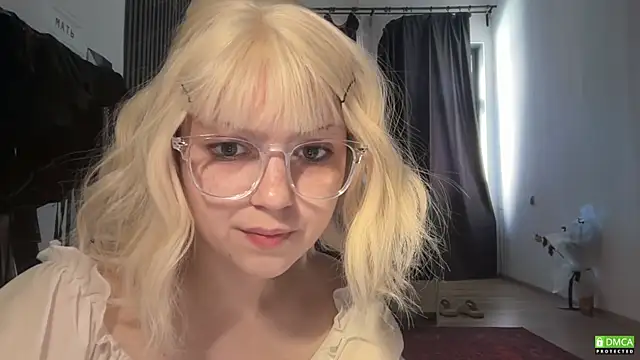 Snapshot of electric_babe chatting on August 2, 2026, 3:32 pm electric babe online show from August 2, 2026, 3:32 pm