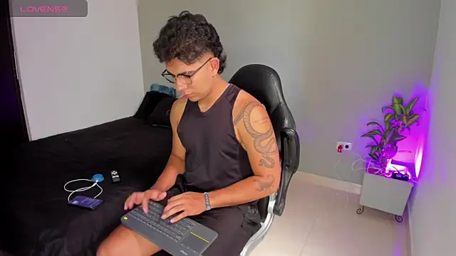 Snapshot of valentino_santoss chatting on May 23, 2026, 3:16 pm valentino santoss online show from May 23, 2026, 3:16 pm