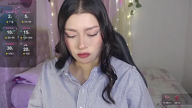 Snapshot of mily_thomson_b_ chatting on August 5, 2026, 12:35 am mily thomson b online show from August 5, 2026, 12:35 am