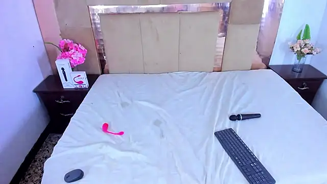 Snapshot of LizBrook chatting on January 23, 2025, 10:11 pm LizBrook online show from January 23, 2025, 10:11 pm