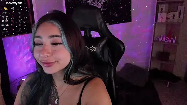 sweetcoralinee online show from February 21, 2025, 5:02 am