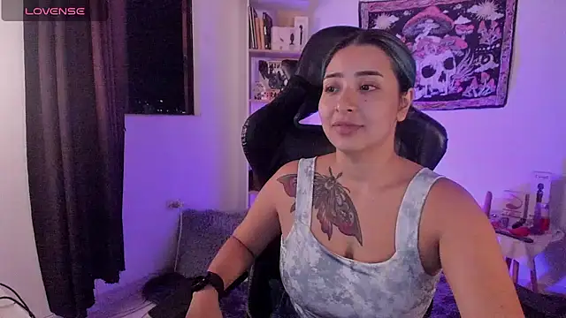 sweetcoralinee online show from October 8, 2025, 11:13 pm