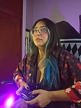 sweetcoralinee online show from March 13, 2026, 3:07 pm