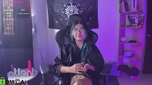 sweetcoralinee online show from March 17, 2026, 3:48 pm