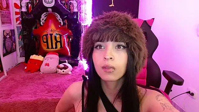 Snapshot of Kind_Scarlett chatting on October 24, 2025, 1:24 am Kind Scarlett online show from October 24, 2025, 1:24 am